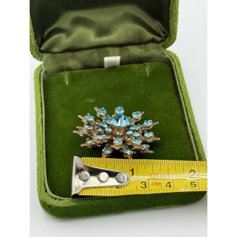 Vintage Gold Tone Starburst Broach Aqua Blue Flower Rosette Blue Rhinestone - Picture 10 of 10